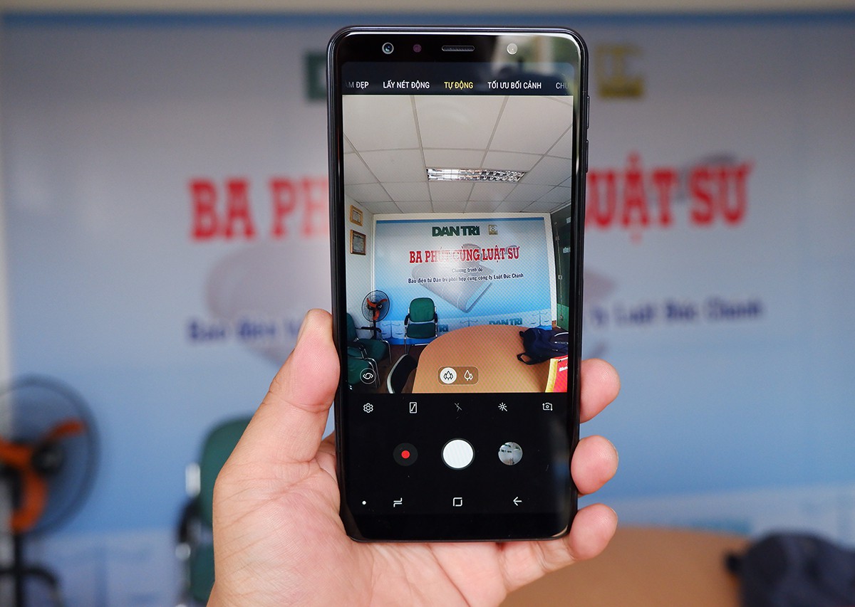 Galaxy A7 - smartphone 3 camera đầu tiên của Samsung xuất hiện tại Việt Nam - Ảnh 4.