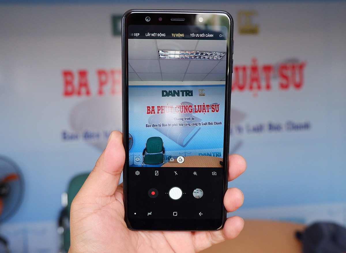 Galaxy A7 - smartphone 3 camera đầu tiên của Samsung xuất hiện tại Việt Nam - Ảnh 3.