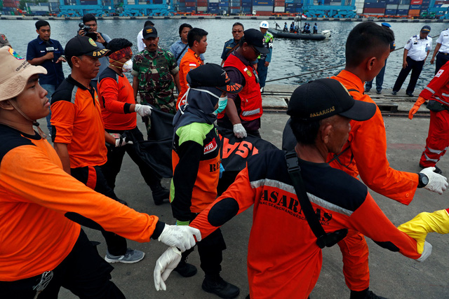 
Các túi vật thể sẽ được chuyển tới bệnh viện Cảnh sát ở Đông Jakarta và chờ nhóm chuyên gia phân tích ADN xác định danh tính các nạn nhân.
